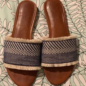 Universal Thread Sandals